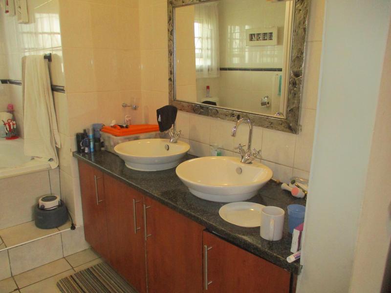 3 Bedroom Property for Sale in Langenhovenpark Free State